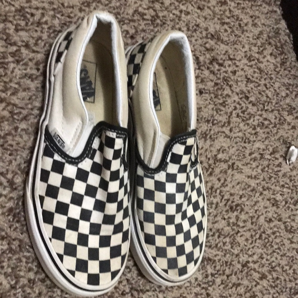 Size 3.0 in kids checkered slip on vans